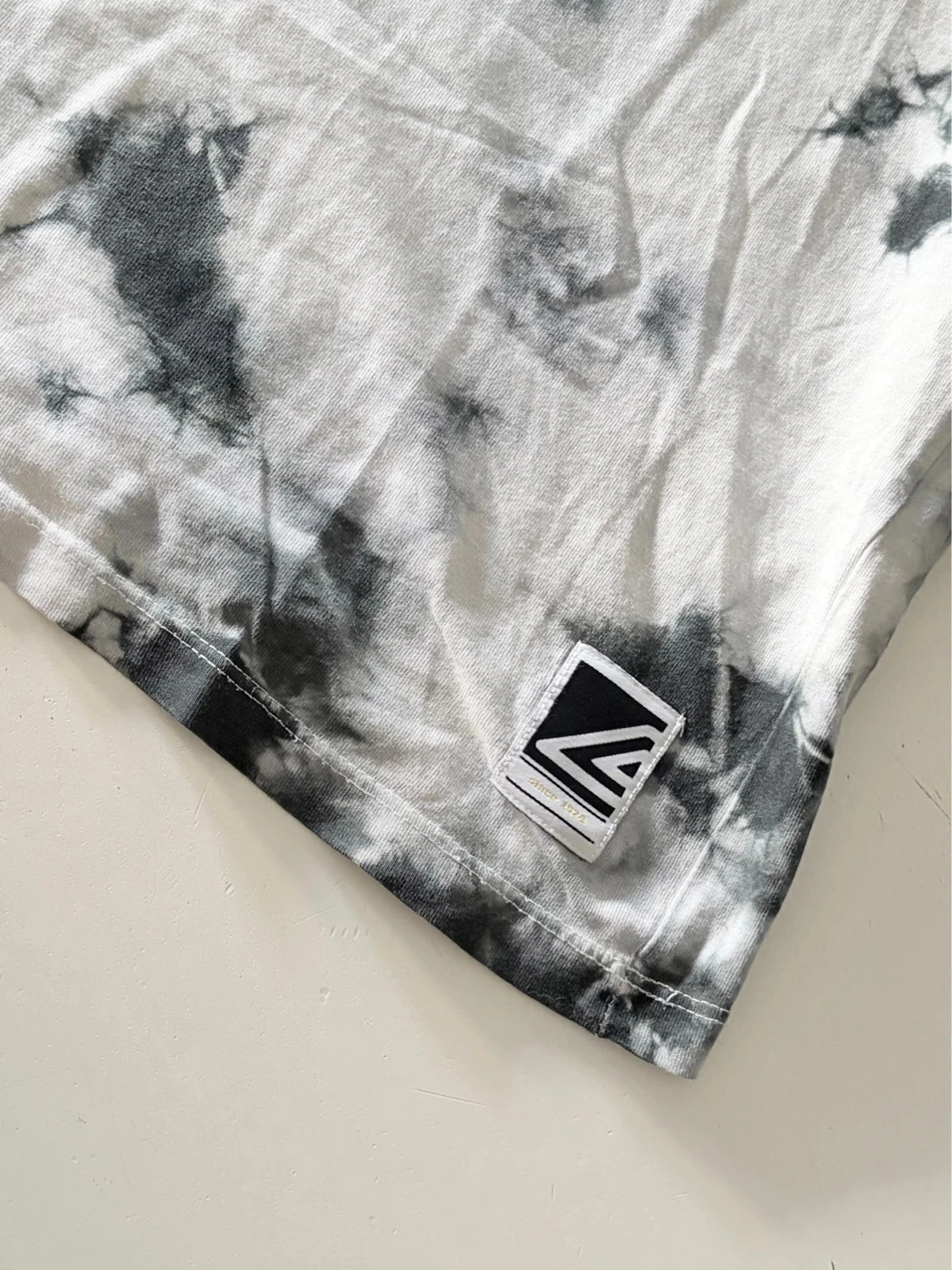 T-shirt Umbro Style Streetwear Vintage – Maat XS – Tie-Dye Grijs & Zwart – photo 11